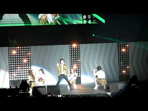 120520 - F(x) - Pinocchio ( Danger ) @ SMTOWN 2012 Honda Center
