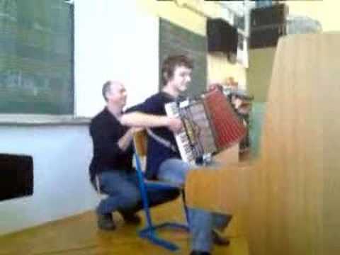 Hej, Brigade s harmoniko. Sneak preview