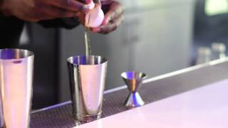 How to Make a Whiskey Sour With Sweet & Sour Mix Using Vodka