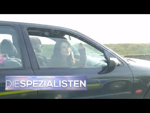 Frau ergreift die Chance: Aufschrei aus dem Auto | Auf Streife - Die Spezialisten | SAT.1 TV