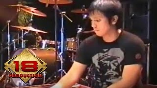 Download lagu Element - Kekuatan Cinta (Live Konser Kota Baru 29 April 2006) mp3 Download lagu Element - Kekuatan Cinta (Live Konser Kota Baru 29 April 2006) mp3