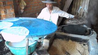 preview picture of video 'Rice noodle production, Vietnam'