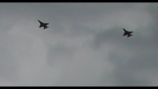 preview picture of video 'Przelot F-16 Szymanów 30.08.2014'
