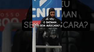 Já viu o Batman sem máscara?