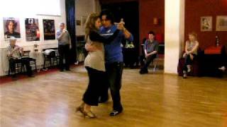 Hector Corona &  Silvina Machado - La Tierrita - 15.05.2010 - Milonga.mov