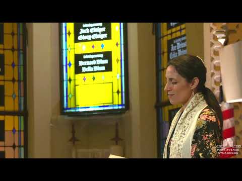 Cantor Rachel Brook sings Meir Finkelstein's Birkat HaChodesh