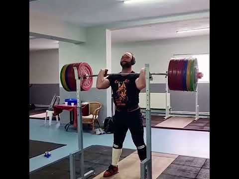 Ruslan Nurudinov (109) 275 kg front squat