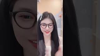 Download lagu OMG Periscope x Bigo x TikTok Queen 👑 Crazy Viral Moments 🔥 #995 mp3
