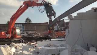 preview picture of video '[D-Shopping::Deinze Shopping Park] Gevecht van een kreeftenschaar met een staalconstructie'