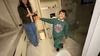 Download lagu Kunali Hamare Washroom Mein 😲 Kya kar raha ? mp3 Download lagu Kunali Hamare Washroom Mein 😲 Kya kar raha ? mp3