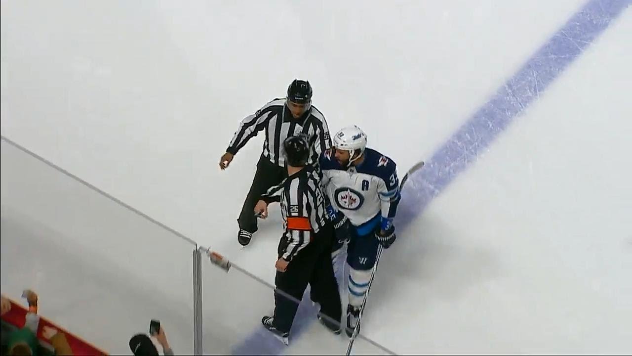 Vidéo:  Big BUFF n'a pas accepté de se faire CRISSER DEWORS parce qu'il a BUMPÉ l'arbitre...