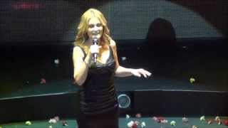 Νατάσα Θεοδωρίδου - Δε σε νοιάζει για μας || Live στο VOX