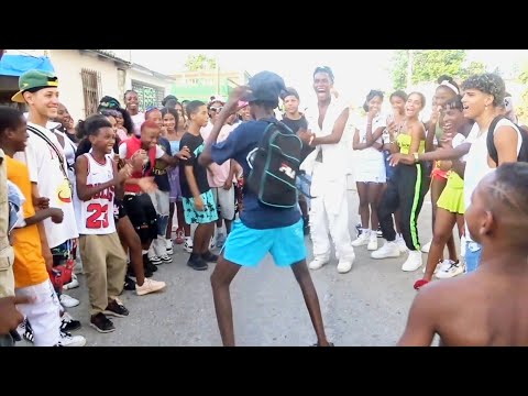 El pasillito del buzzo(2)-UN PASILLITO  LOCO-Peluche_Pks-x-Antony_07-x-Kid_Waity-(Video Oficial)