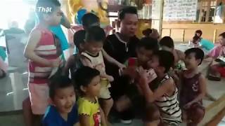 Anh Áo Đen giao lưu và hát cùng những chú Tiểu dễ thương - Đi Tìm Sự Thật