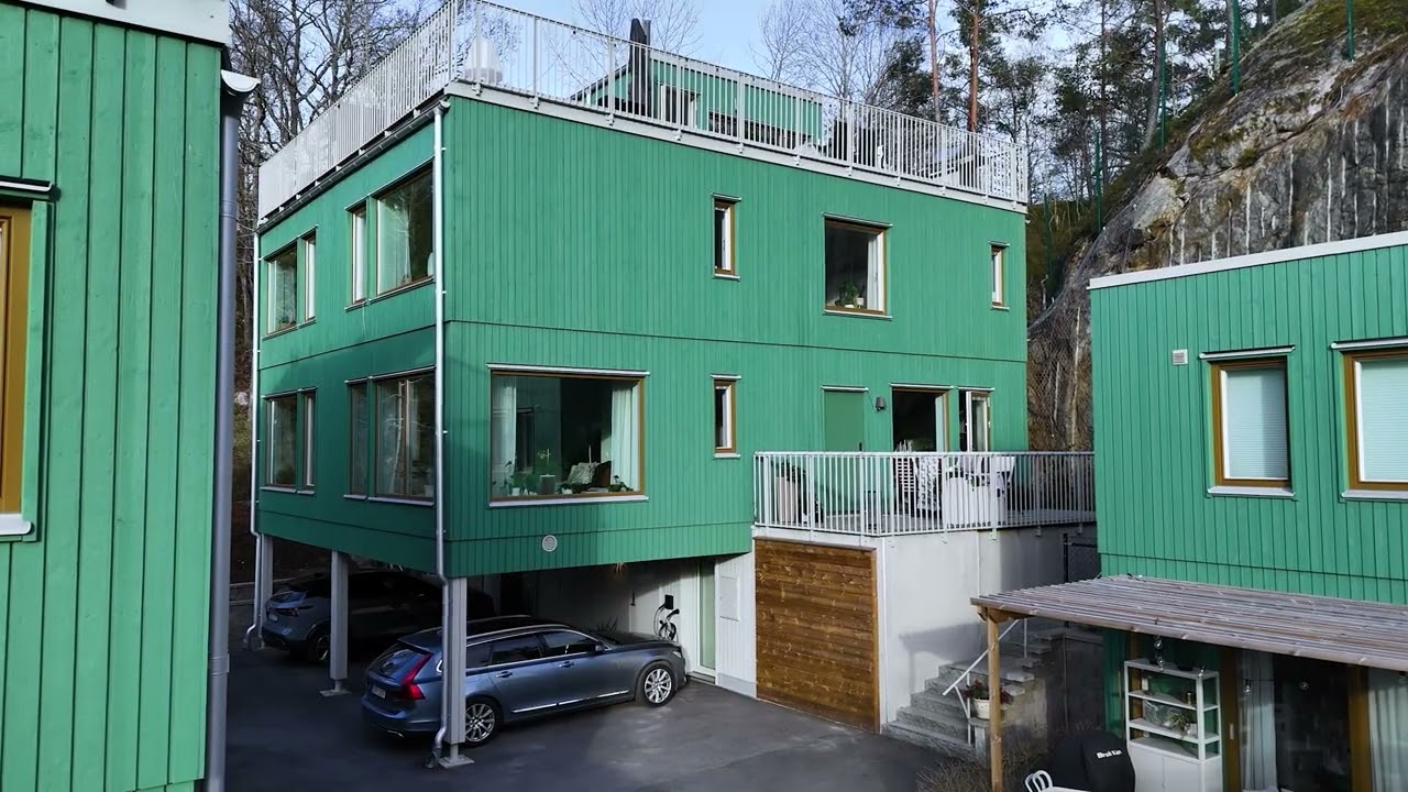 5 rum Par-/kedje-/radhus på Lingonbacken 21 D Älvsjö Stockholms kommun - video