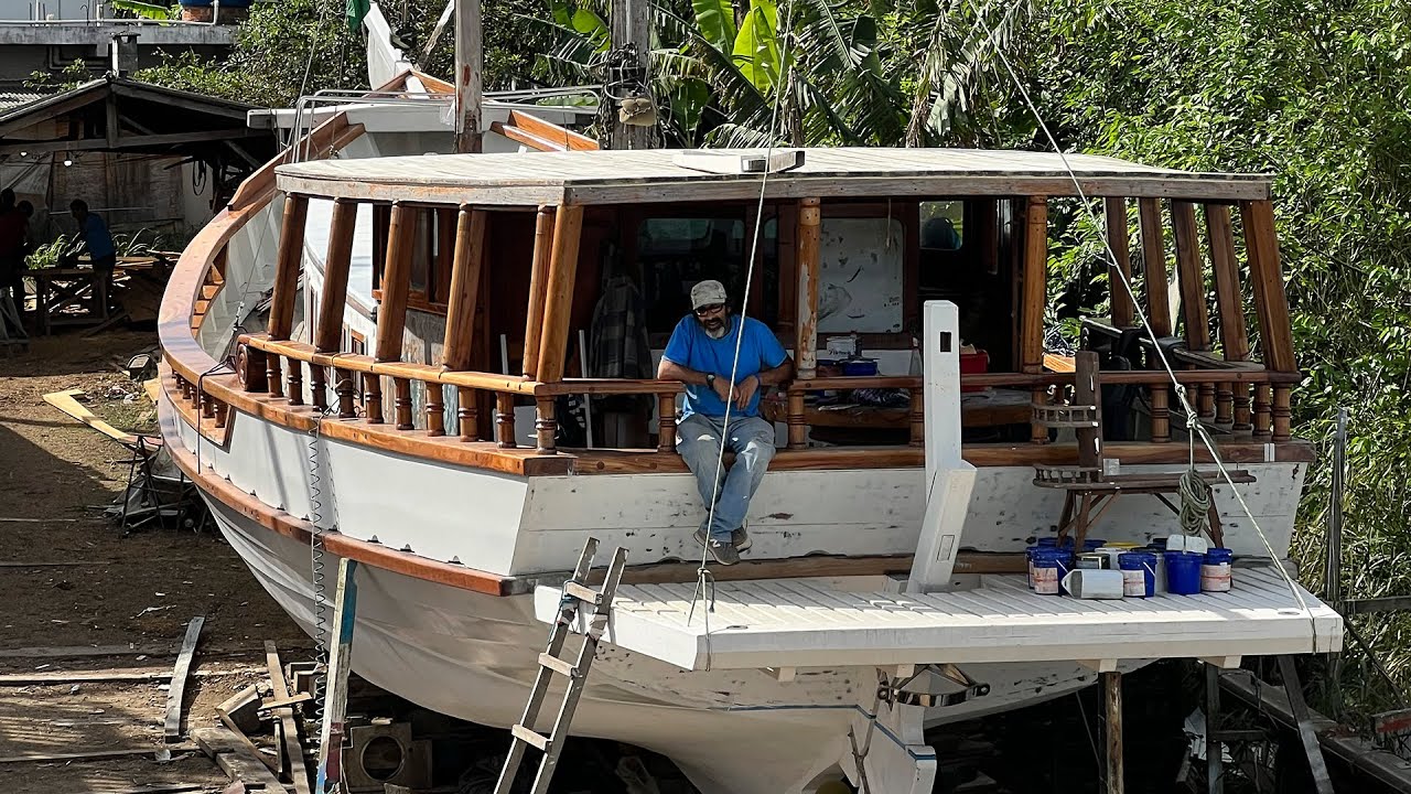 Complete tear down and rebuild of our rescued wooden boat's pilothouse — Sailing Yabá 155