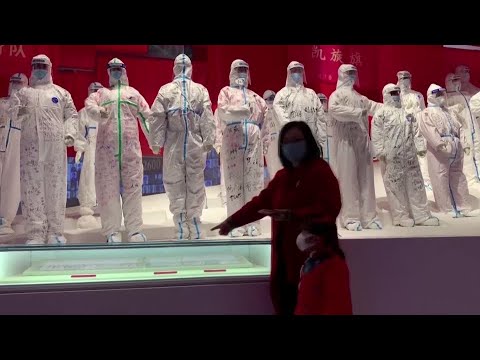 展覽展示了武漢與COVID-19的較量。 (Exhibition shows Wuhan's battle with COVID-19)