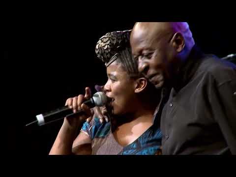 Thandiswa Mazwai feat. Tshepo Tshola - Ndilinde (Live)
