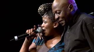Download lagu Thandiswa Mazwai feat. Tshepo Tshola - Ndilinde (Live) mp3