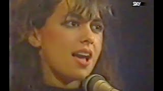 The Bangles - Walking Down Your Street - 1988 &amp; Interview