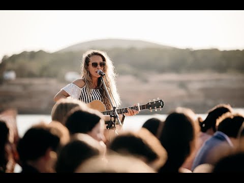 LOVE ME LIKE YOU DO - Acoustic cover by Catherine Taylor Dawson