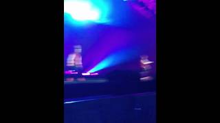 Jedward - school&#39;s out (concert)