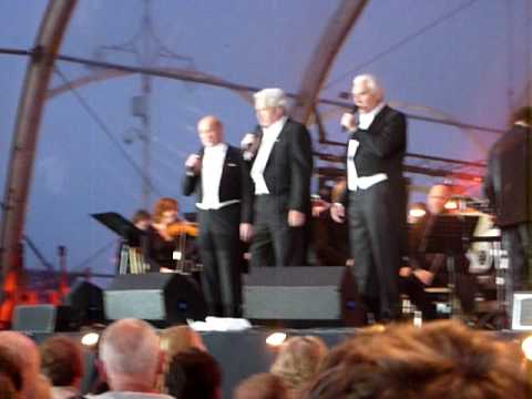 3 Baritons live Scheveningen lied Mama met Ernst Daniel Smid, Henk Poort en Marco Bakker.