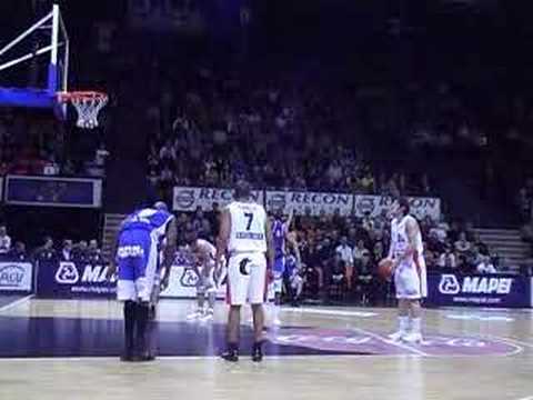 26 17-11-07 BCO-Mons - Bonusvrijworp Veselin Petrovic.mpg