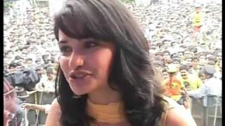Actors Prachi Desai & Aftaab Shivdasani participate in Dahi Handi celebrations