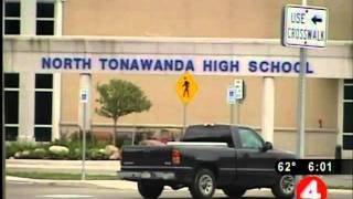 preview picture of video 'Stabbing near N. Tonawanda Senior High'