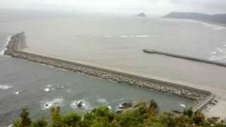 preview picture of video 'Entrada barra puerto San Esteban de Pravia'