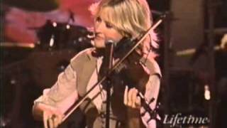 Sheryl Crow &amp; The Dixie Chicks - &quot;It Don&#39;t Hurt&quot; (Live, 2001)