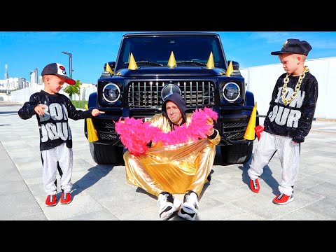 Vlad e Niki ajudam a mãe a cuidar do carro dela