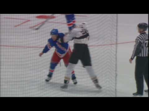 Travis Moen vs Ryan Callahan