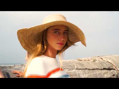 INDEE SS22 beach campaign