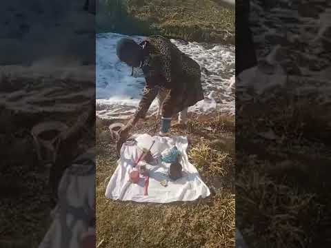 UKUTHWALA NGOPHONDO EMANZINI