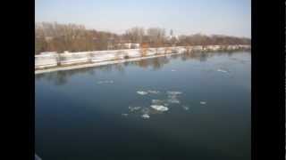 preview picture of video 'Donau - Danube - Winter 2012 - Krems an der Donau - Eisschollen - Austria'