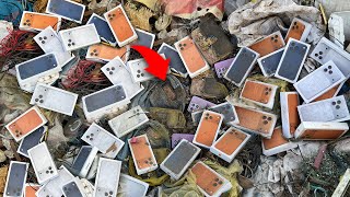 Download lagu Great Day!😱 i found a lots iPhone 17 Pro and dollars - restoration samsung galaxy note 8 cracked mp3