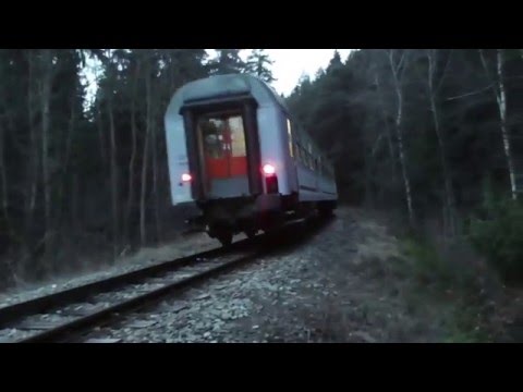 Pociag TLK ARTUS z Gdyni Głównej do Kudowy Zdroju na moście w Piekielnej Dolinie