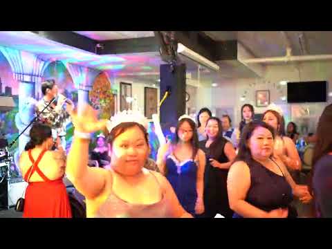 Carl Vue - Ntuj E Me Leej Ntxhais