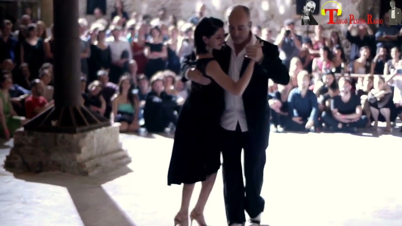 LA MUCHACHADA DEL CENTRO Francisco Canaro - Ernesto Fama Ballano: Horacio Godoy - Cecilia Berra