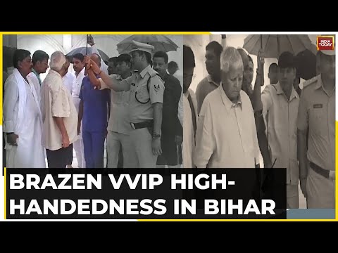 DSP Level Officer Holds Umbrella For Lalu Yadav: Brazen VVIP High-Handedness In Bihar | Bihar News