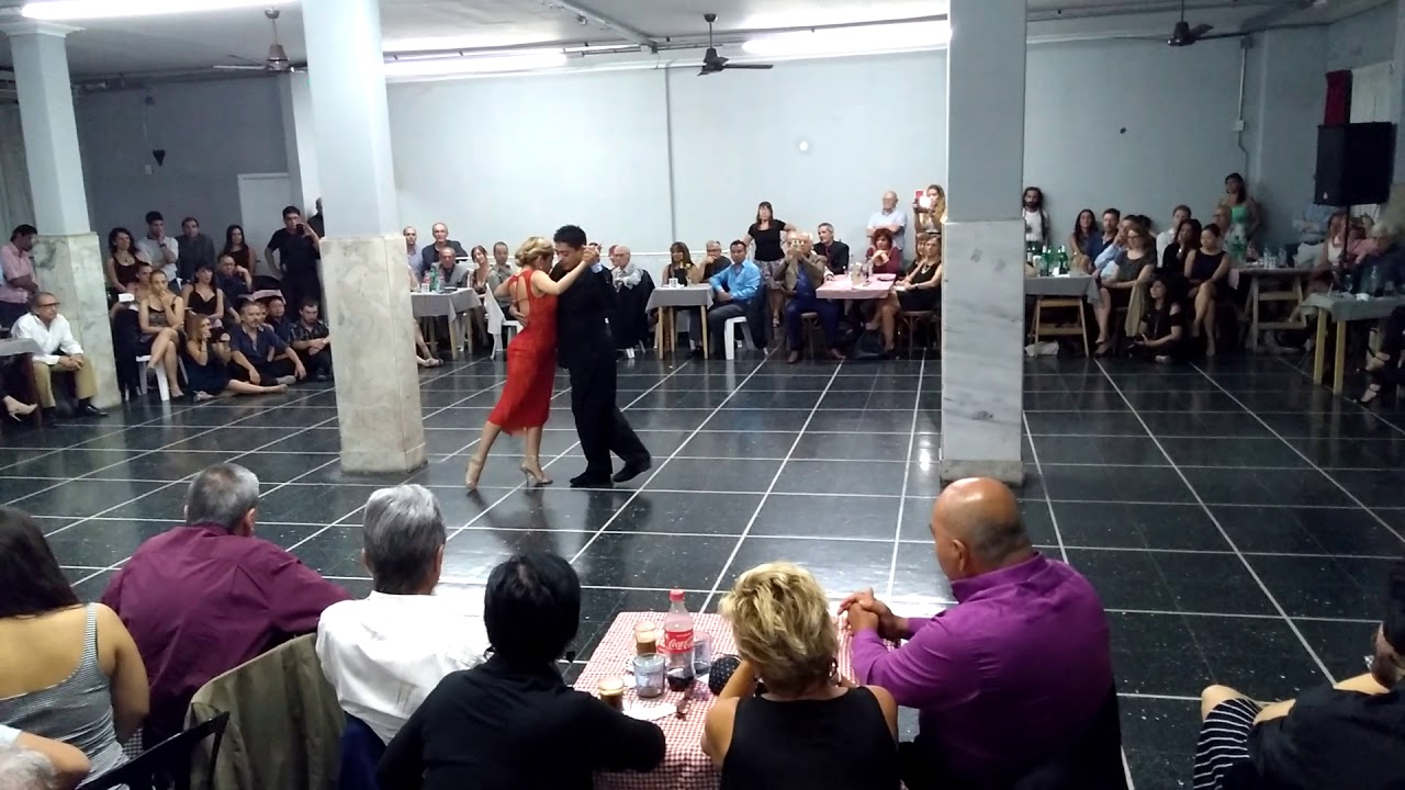 Carlitos Espinoza y Noelia Hurtado en Floreal milonga 11/02/18 1/5