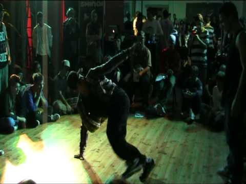 Loco VS Ino - Footwork Battle - Floor Wars 2010 Roma