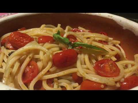 Spaghetti con pomodorini infornati - un omaggio al Cilento (videoricetta n. 1154)