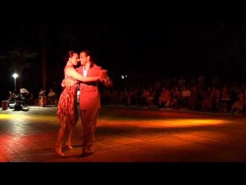  Romina Godoy  and  Leandro Palou  are  dancing  to  the  milonga  "  Flor de Monserrat  "