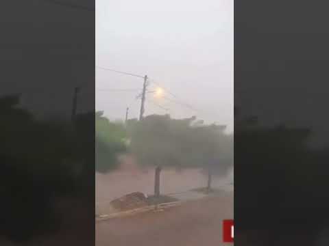 Chuva acompanhada de ventos fortes atingiu Maetinga, na Bahia #shorts #chuva #bahia #temporal #viral