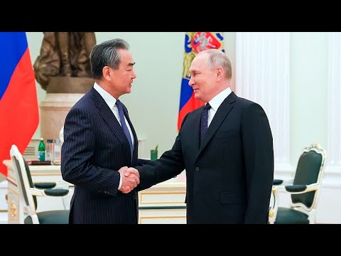 هل تمهد زيارة مسؤول صيني كبير إلى موسكو للقاء بين بوتين وشي جين بينغ؟