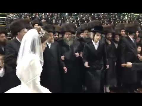 Bobov Rebbe Mitzvah Tantz Shvat תשע'ז1 0