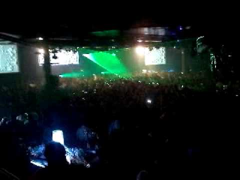 El gallo pinchando en fiesta maxima fm